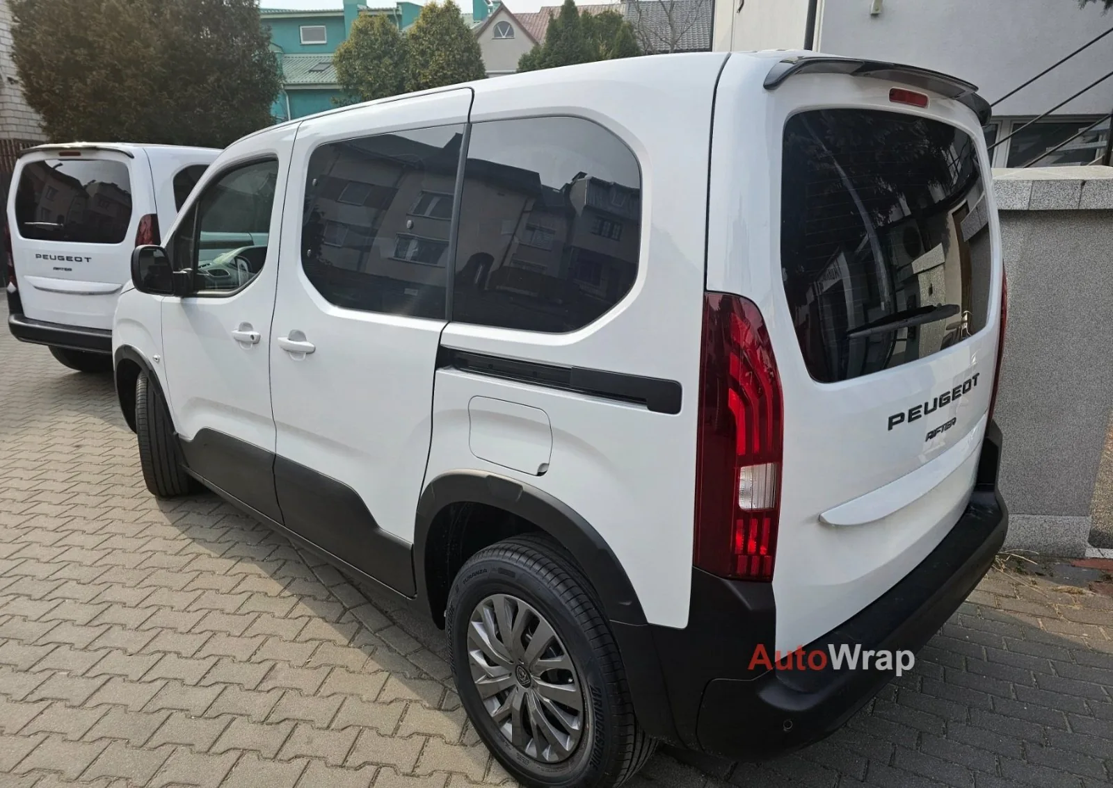 Peugeot Rifter z przyciemnionymi szybami