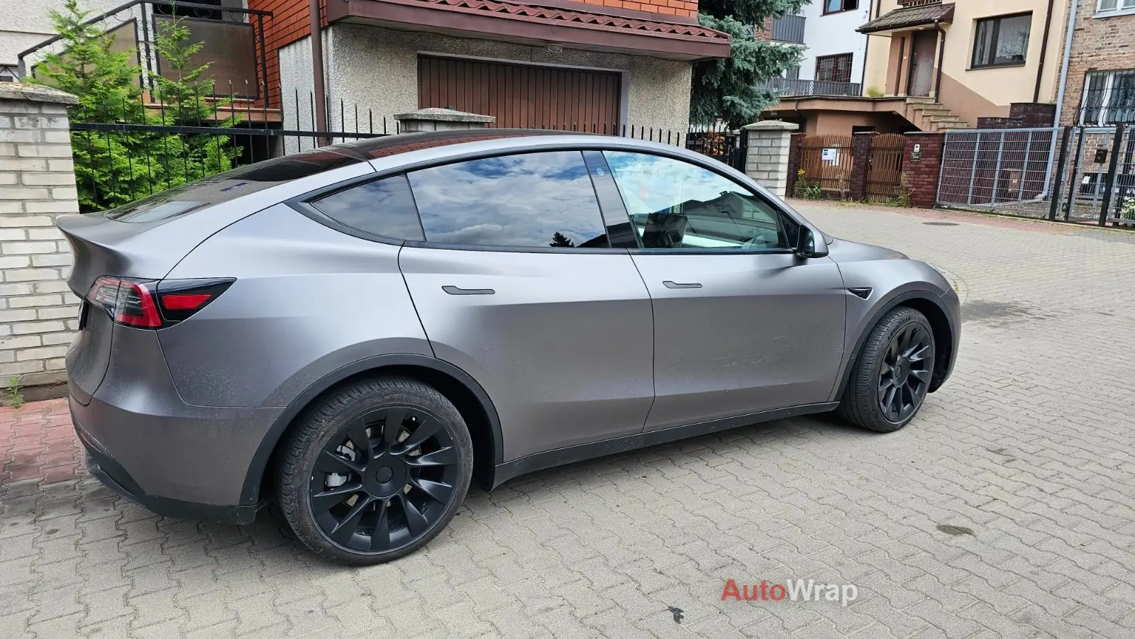 Tesla Model Y oklejona folią matową